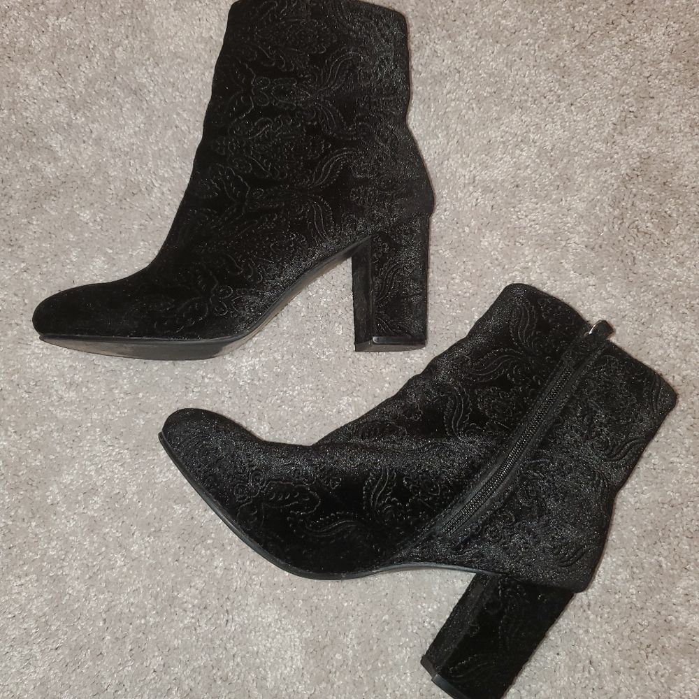 Diba Black Ankle Boots with Velvet Paisley Textured Design GUC Trendy! - Picture 2 of 8